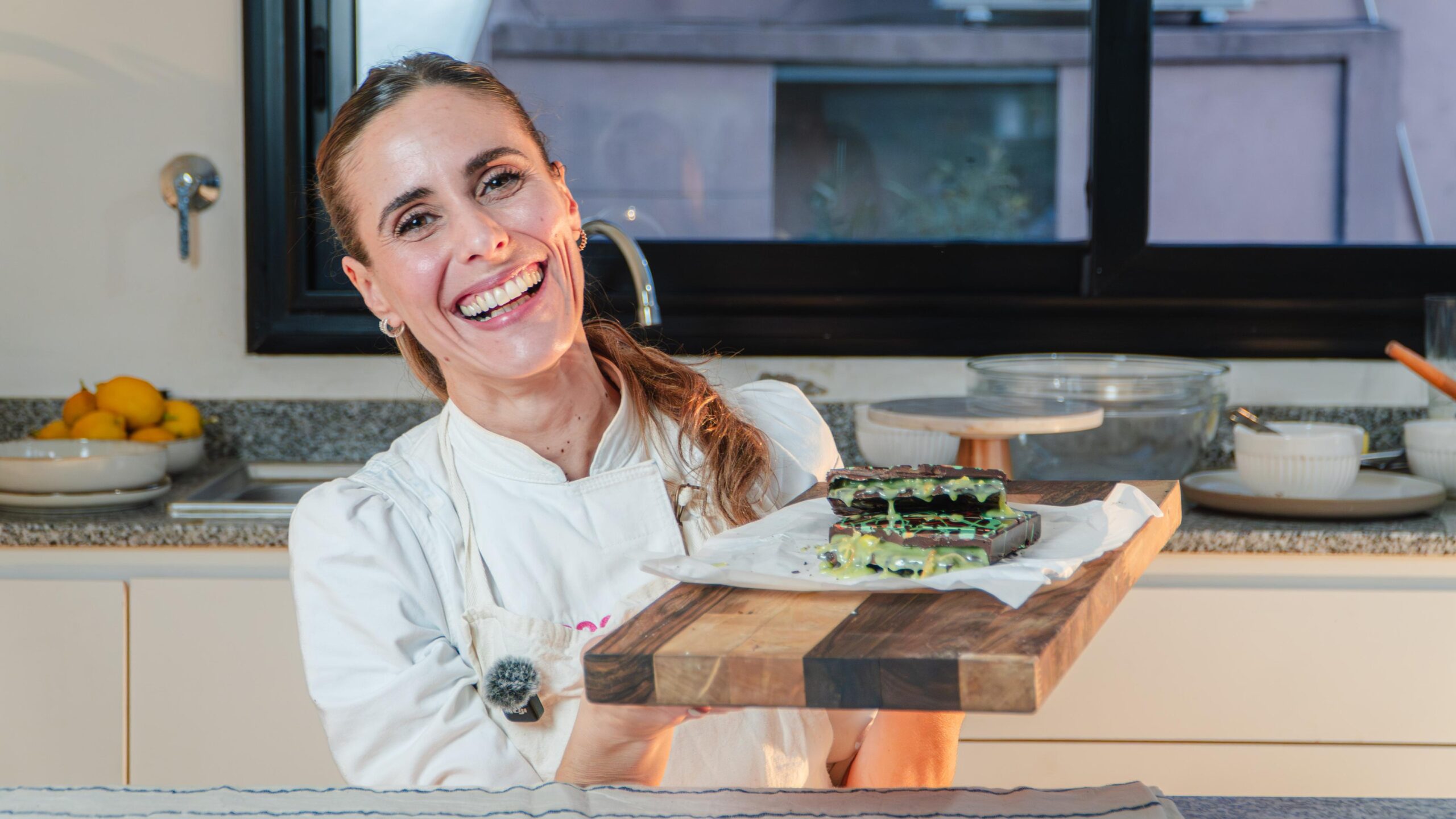 Tableta de chocolate Dubai partida, con relleno de pistacho